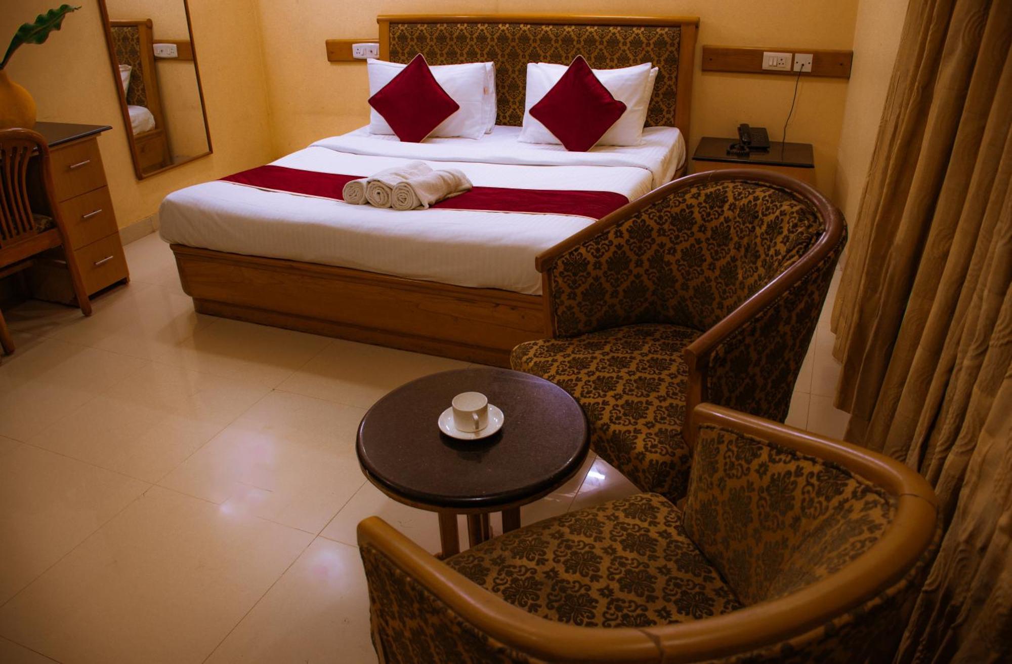 Naksha Tree Hotels - Mogappair Chennai Bagian luar foto