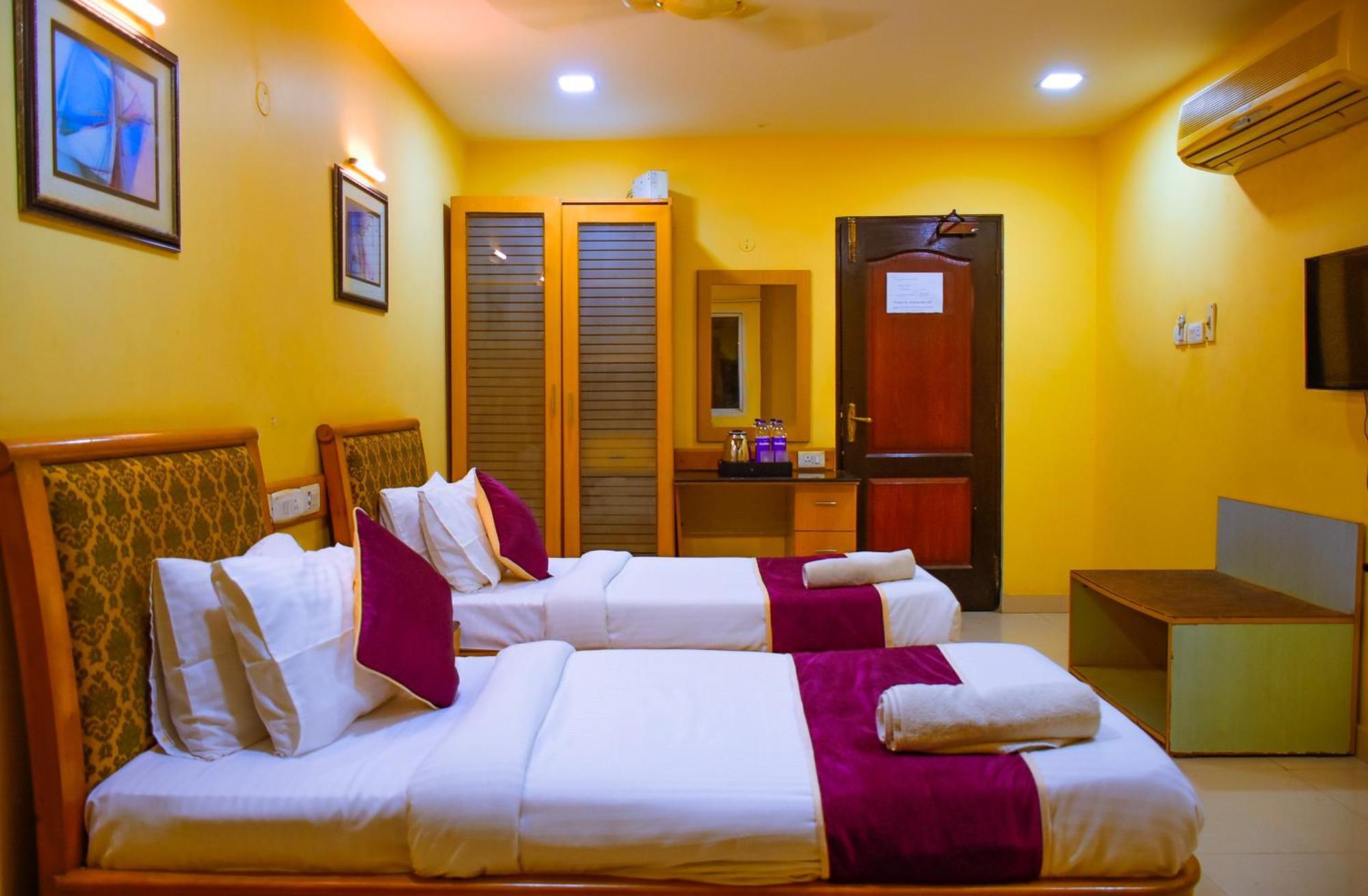 Naksha Tree Hotels - Mogappair Chennai Bagian luar foto