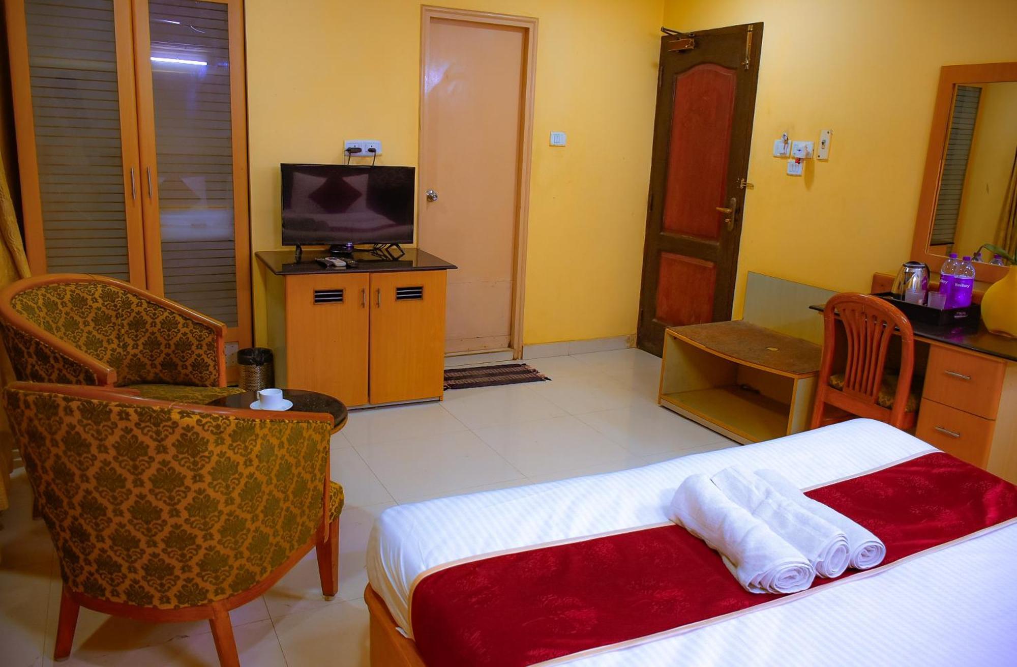 Naksha Tree Hotels - Mogappair Chennai Bagian luar foto